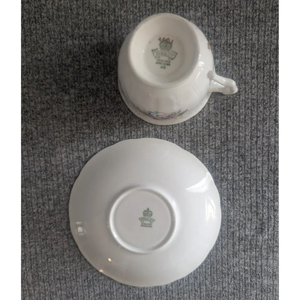 Vintage Aynsley #2601 Yellow/White Rose Cup and Saucer Set, NM/EUC - Picture 5 of 5